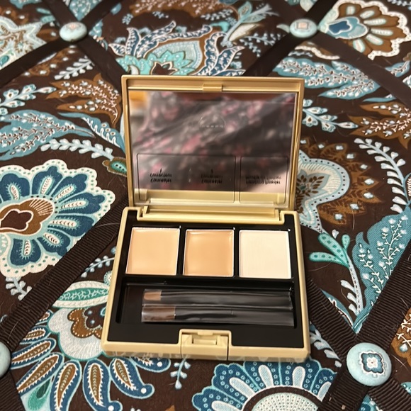 ONE by KOSE Skincolor One Concealer Custom Concealing Palette Medium - Picture 4 of 5